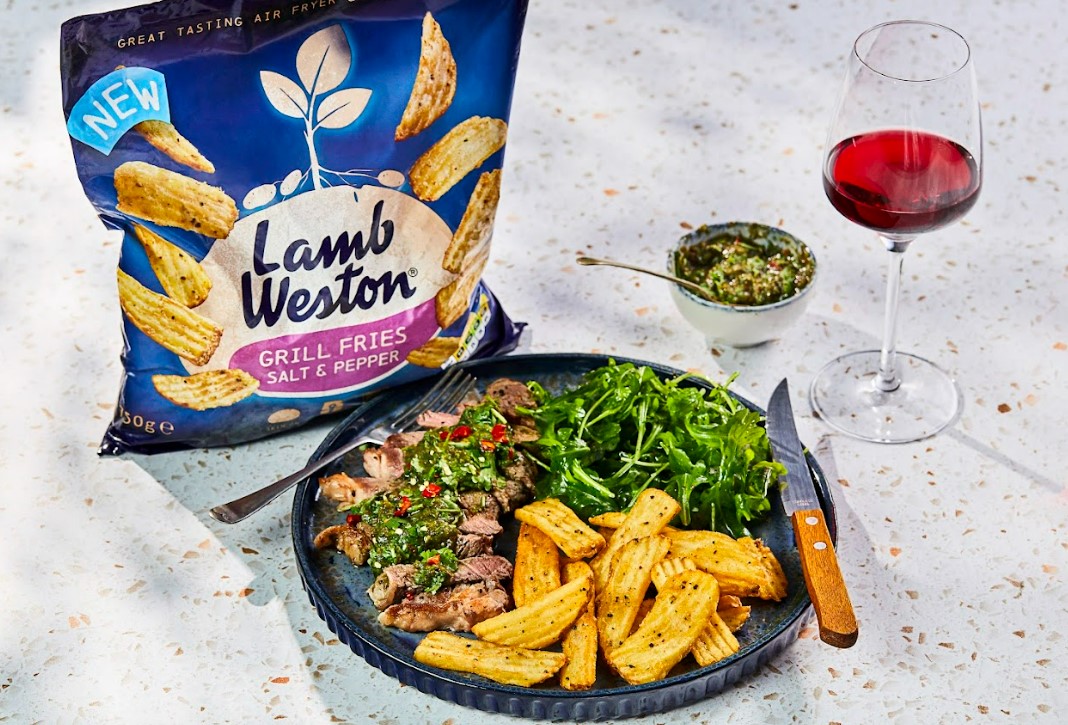 Grilled chips on black plate with meat and lettuce